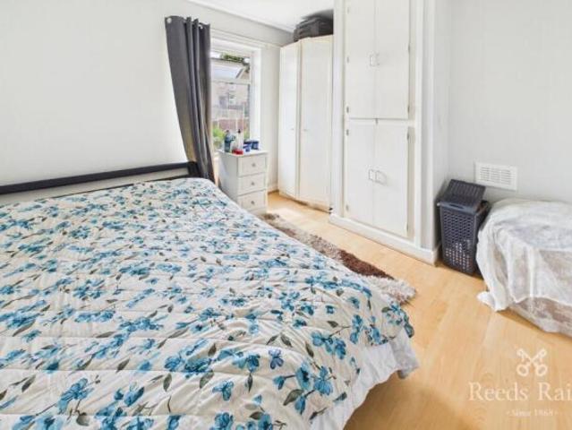 Farm for rent in Flower Estate, Firth Park