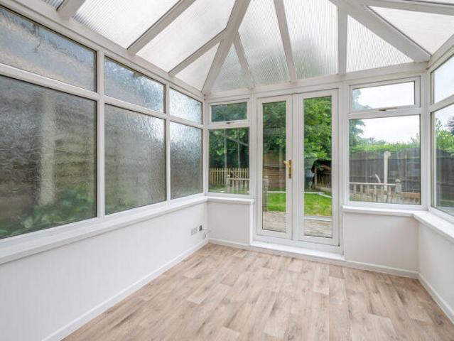 Farm for rent in Aldersley, Stockwell End