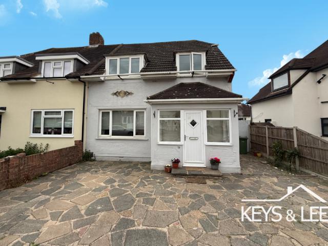 Semi Detached House for rent in Romford