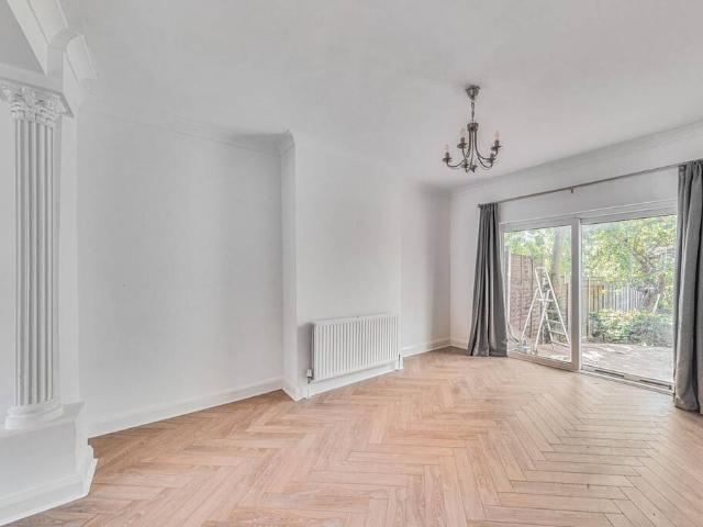 Semi Detached House for rent in Streatham