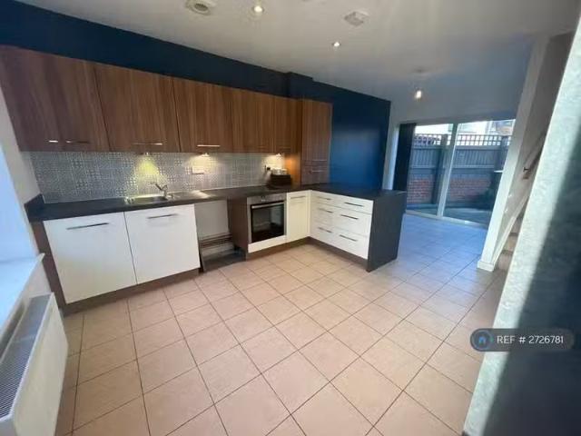 House for rent in Mile End, Fordham Heath