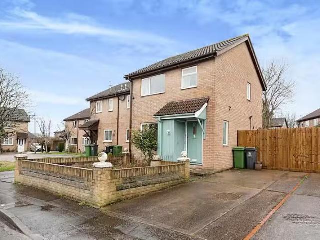 House for rent in Bryncyn, Falcon Lodge