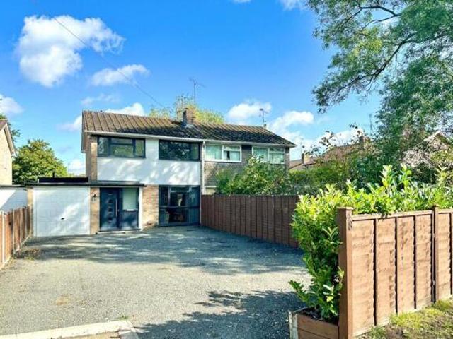 House for rent in Surrey, England