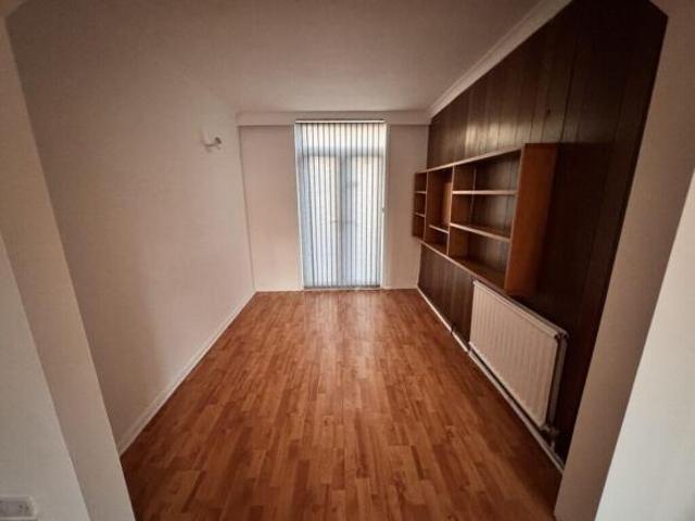 Farm for rent in Carr Manor, Leeds