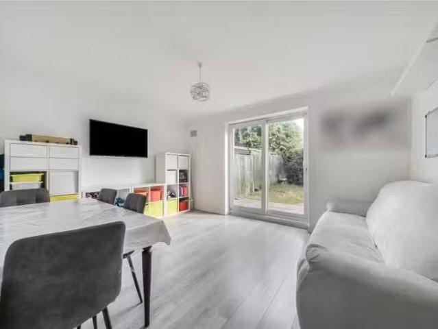 House for rent in Row Town, Surrey