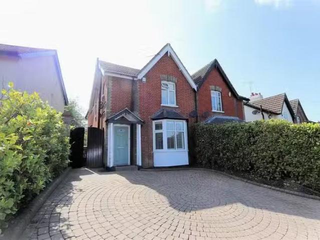 House for rent in Row Town, Surrey