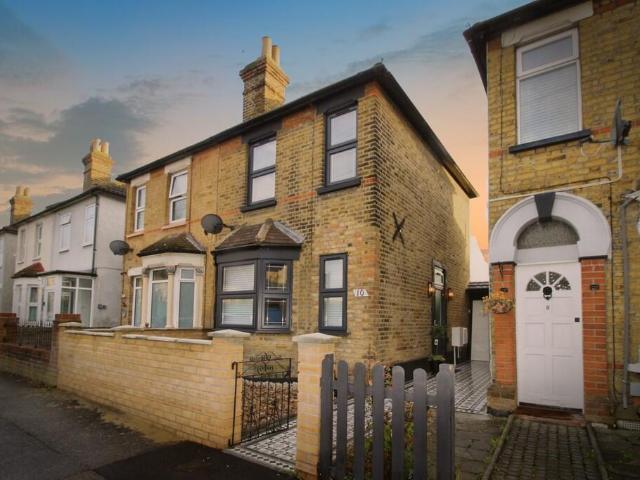 Semi Detached House for rent in Romford