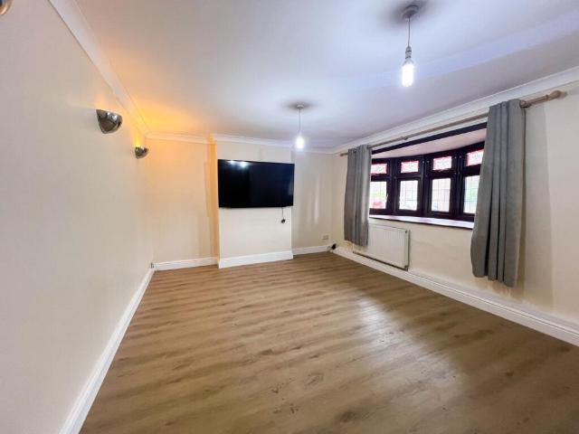 Semi Detached House for rent in Romford