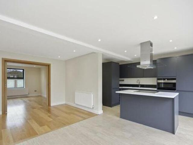 House for rent in Lower Green Esher, Blackhills
