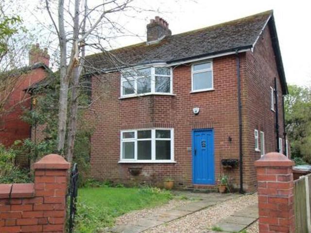 House for rent in Charlesworth