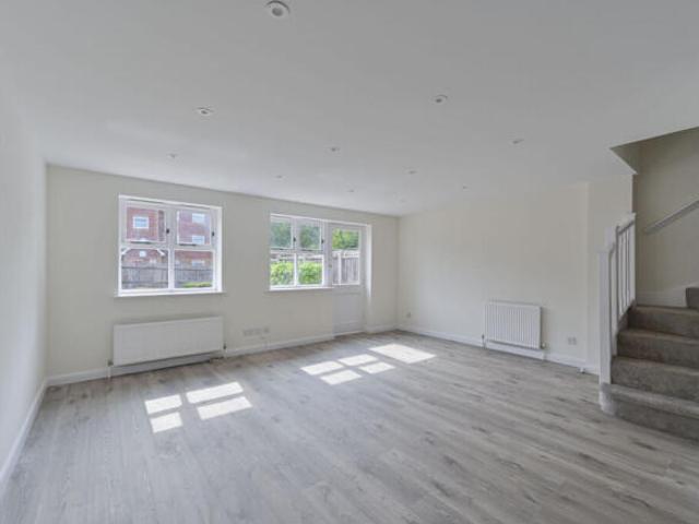 Farm for rent in Tooting Graveney, Greater London