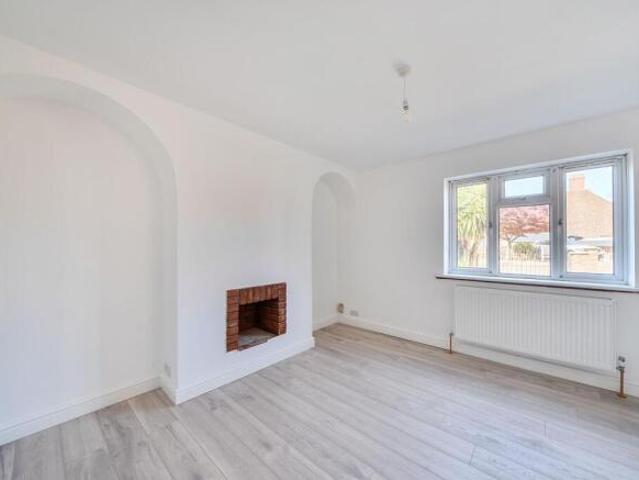 Farm for rent in Brentford End, Greater London