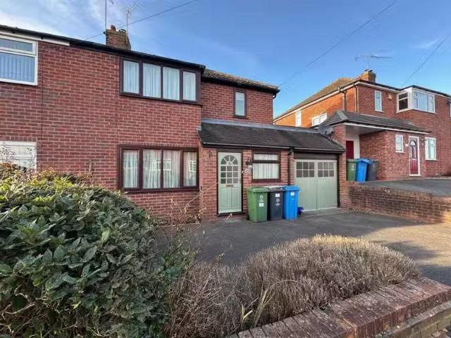 House for rent in Lower Halliford, Surrey