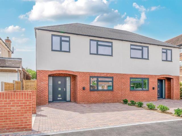 Semi Detached House for rent in Bexleyheath