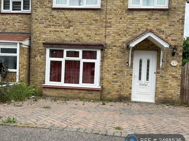 Semi Detached House for rent in Dartford