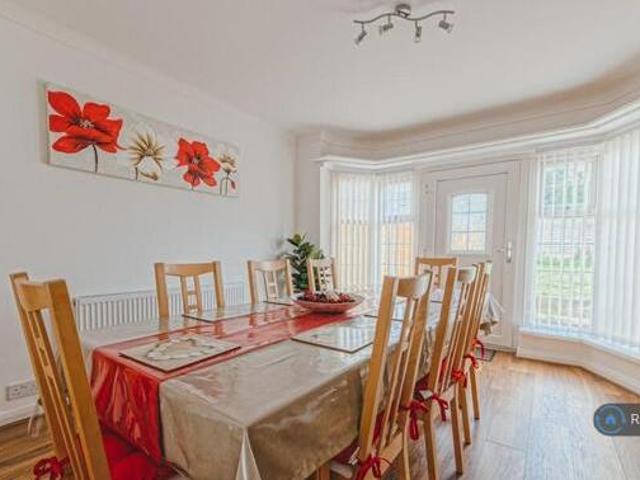 House for rent in Hollin Park, Leeds