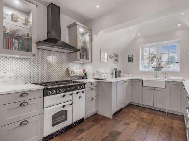 Semi Detached House for rent in Hampstead Garden Suburb