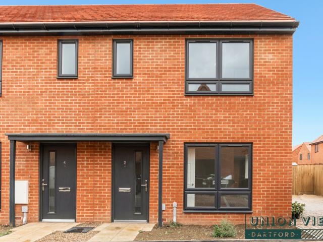 Semi Detached House for rent in Dartford