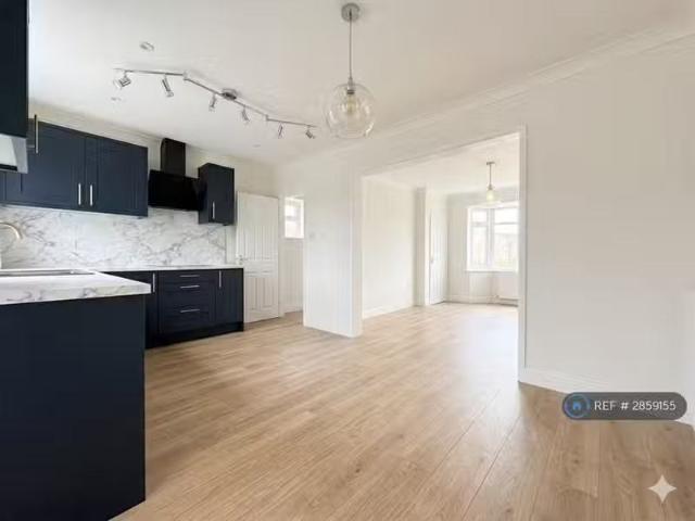 House for rent in Calderstones