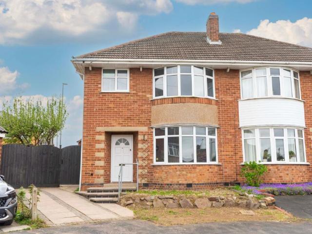 Semi Detached House for rent in Primrose Hill