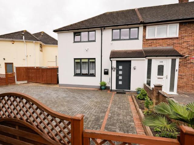 Semi Detached House for rent in Romford