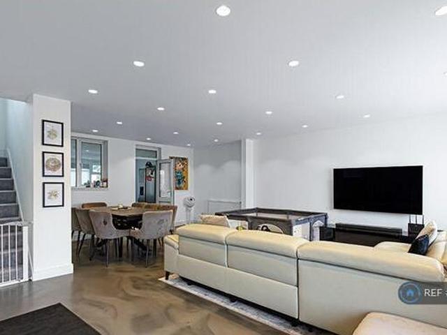 House for rent in Little Stanmore, Greater London
