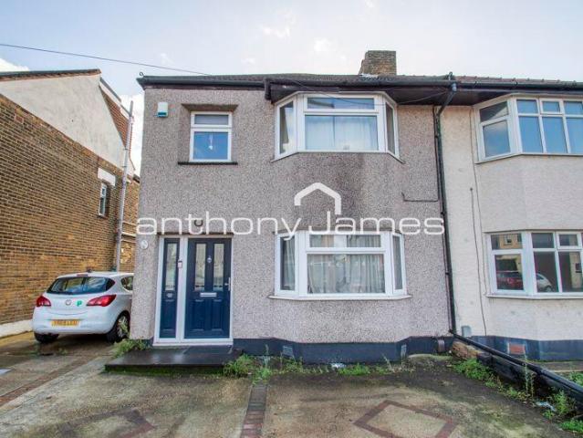 Semi Detached House for rent in Welling