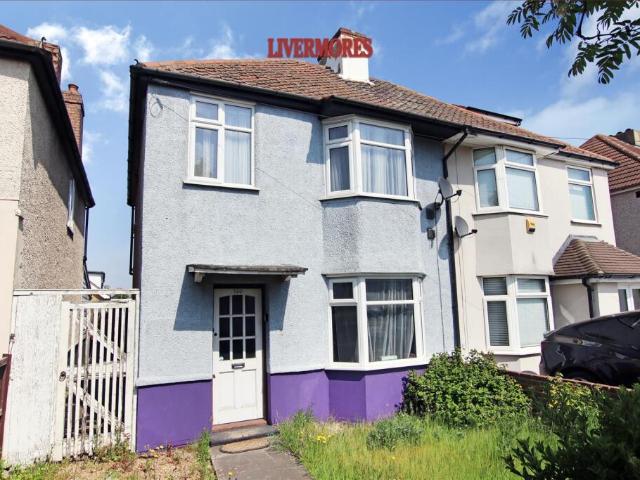 Semi Detached House for rent in Dartford