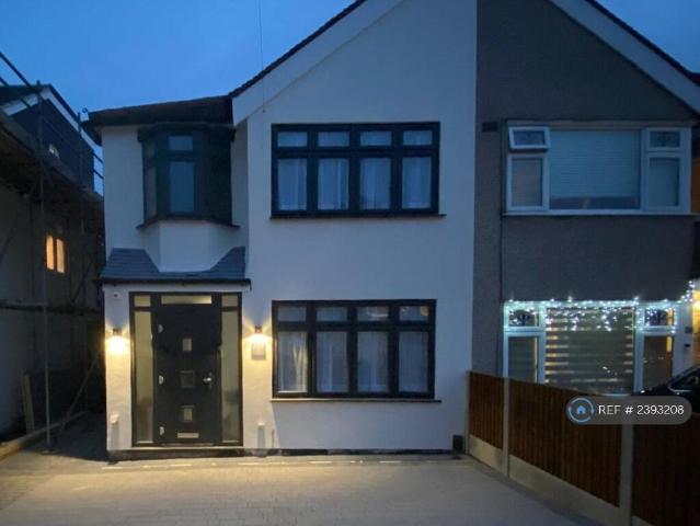 Semi Detached House for rent in Romford