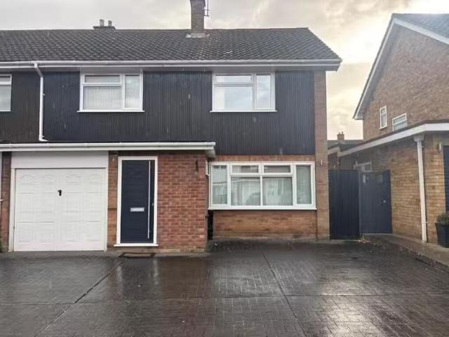 House for rent in Navestock Side, Essex