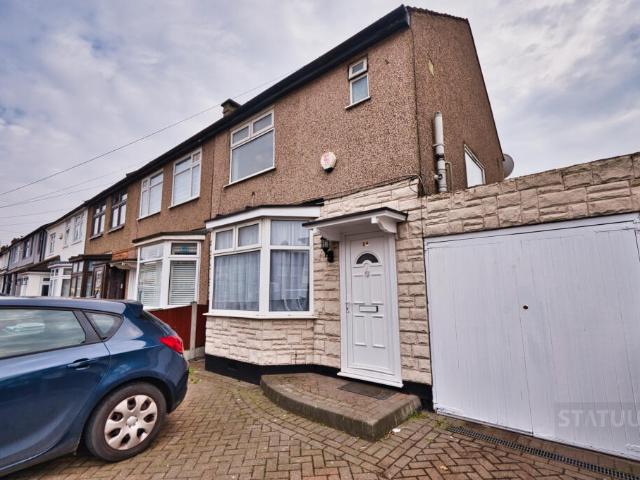 Semi Detached House for rent in Dagenham
