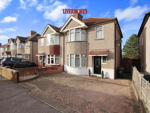 Semi Detached House for rent in Dartford