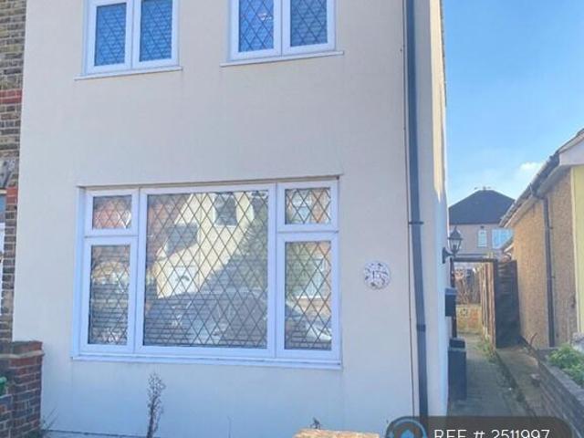 Semi Detached House for rent in Romford
