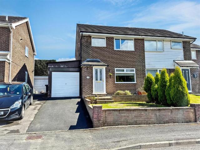 House for sale in Charlesworth, East Midlands