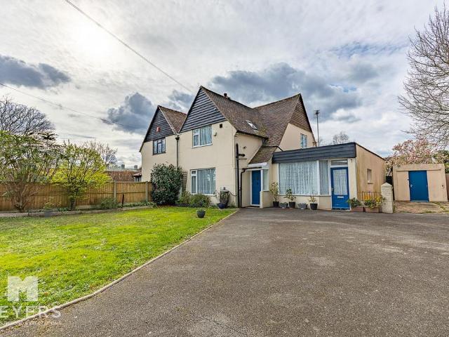 House for sale in Throop, Bournemouth