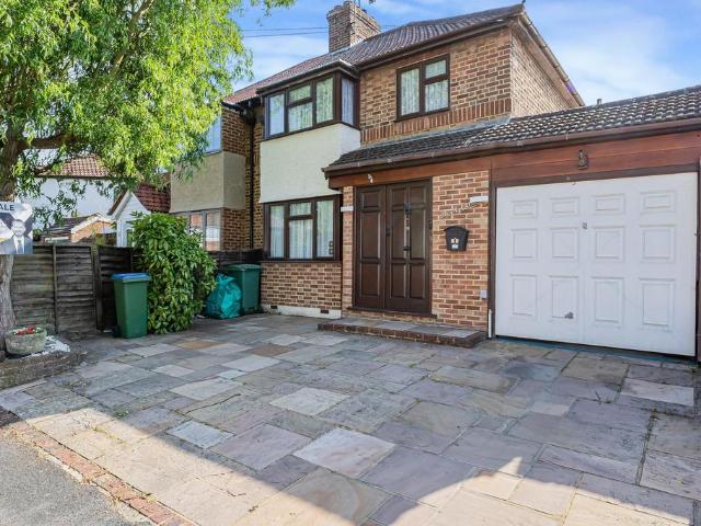 House for sale in The Butts, Kent