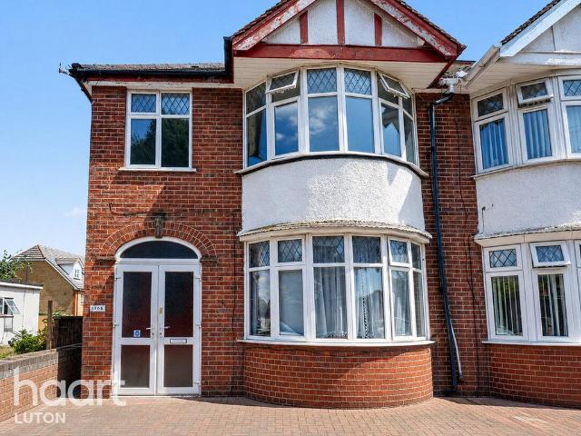 House for sale in Spring Park, Luton