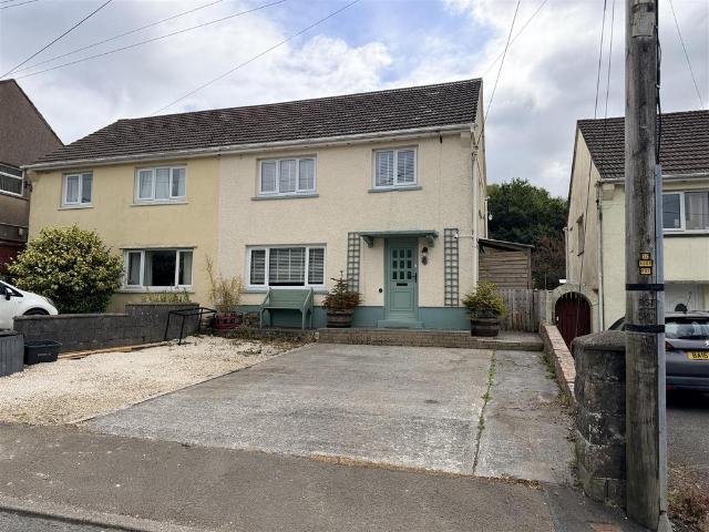 House for sale in Cwmgwili, Wales