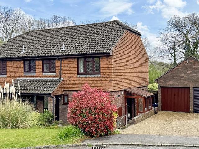 House for sale in Fole, Surrey