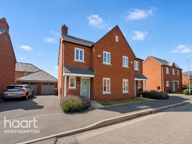 House for sale in Upton