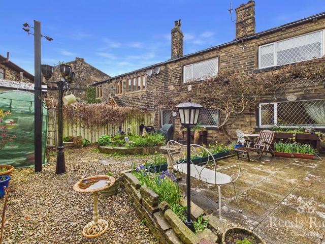House for sale in Illingworth, West Yorkshire