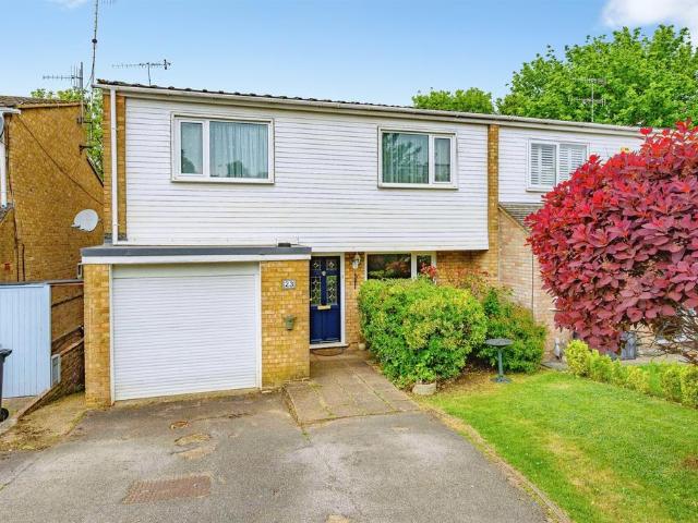 House for sale in Highfield, Pouchen End