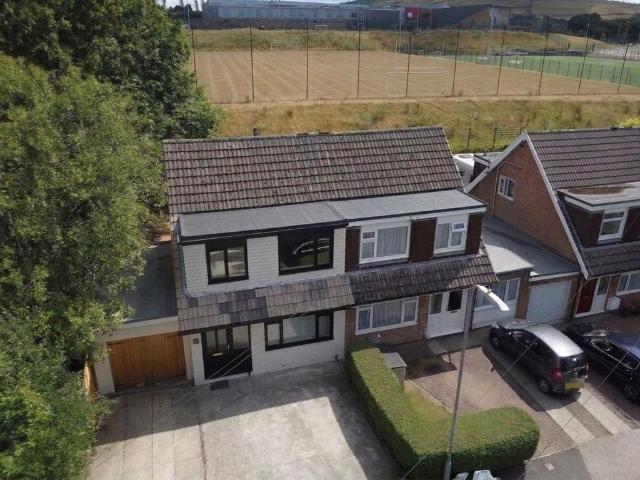 House for sale in Cimla, Neath