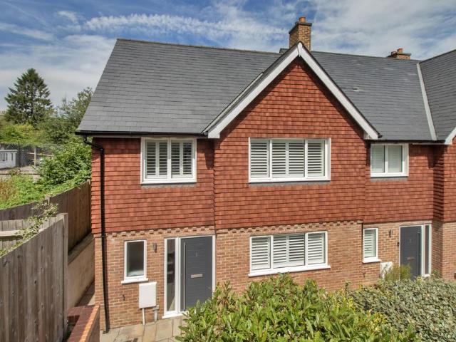 House for sale in Broadwater Down, Sandown Park