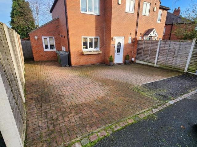 House for sale in Lofthouse