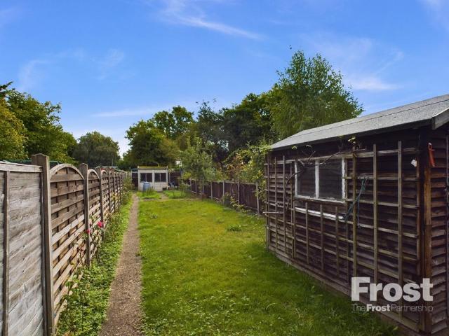 House for sale in Hythe End, Wraysbury