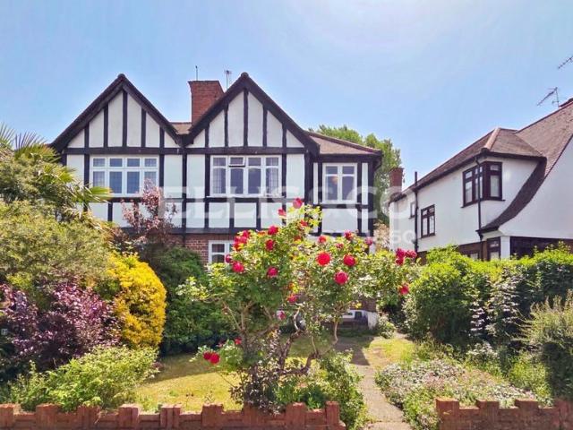House for sale in London Borough of Ealing, Greenford