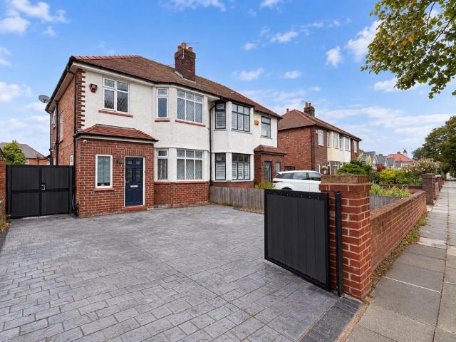 House for sale in Marshside, Southport