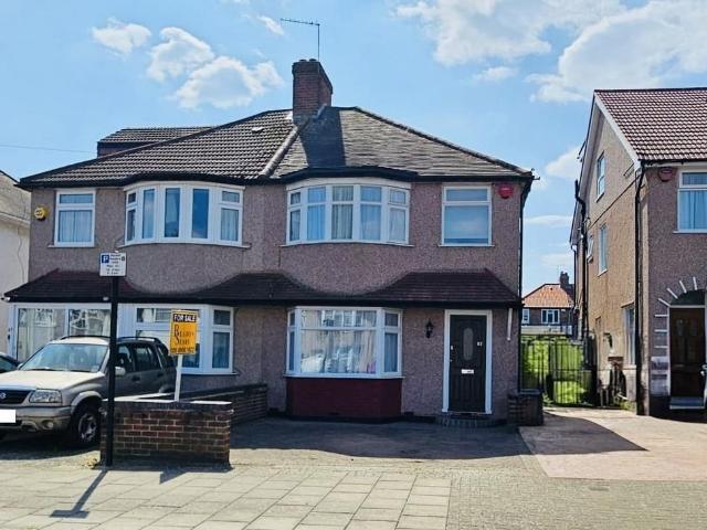 House for sale in South Stanmore, Greater London