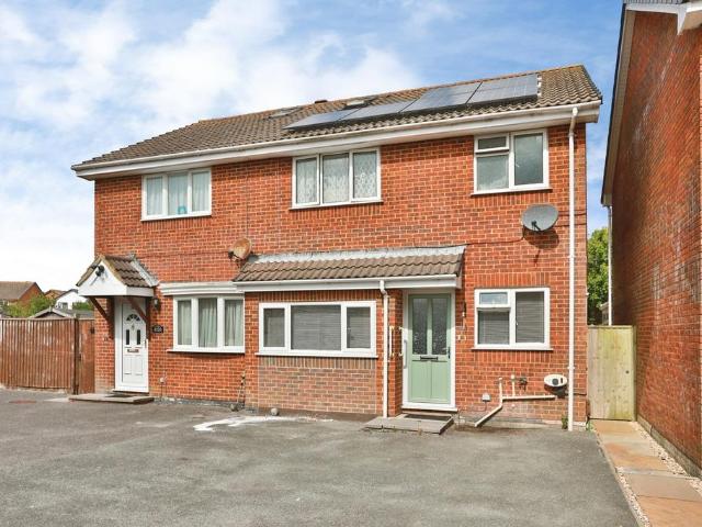 House for sale in Holdenhurst, Bournemouth